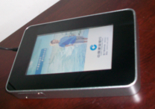 廠家熱銷創(chuàng)業(yè)興鼎7寸小巧于數碼相框型廣告機_傳媒.廣電_世界工廠網中國產品信息庫